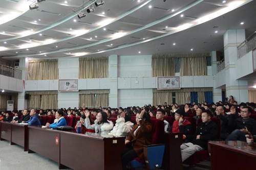 说明: http://news.hnmu.com.cn/__local/0/F5/CC/29D3897B63736DAEC64F7B4E2B5_3109AACA_15C78.jpg