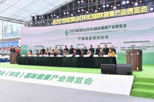 说明: http://news.hnmu.com.cn/__local/B/81/7C/FDBB18A99EF4B4E475A47D54BD0_381F58D9_1C077.jpg