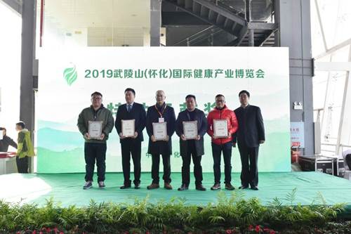 说明: http://news.hnmu.com.cn/__local/4/9B/1C/AE9AA6501A12CED7E7B15D484FE_0036F118_197AD.jpg