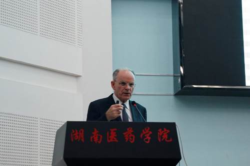 说明: http://news.hnmu.com.cn/__local/0/93/C6/6D1076431B2B166BF260B456719_372F5C77_CEFD.jpg