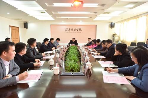 说明: http://news.hnmu.com.cn/__local/A/5C/49/5BB018E62DC055E5365EC76D0AD_FE540898_16059.jpg
