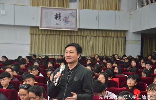 说明: http://news.hnmu.com.cn/__local/B/A0/B2/626D561BF71B3645734B2DE0FF7_C416C2B9_1F08F.jpg